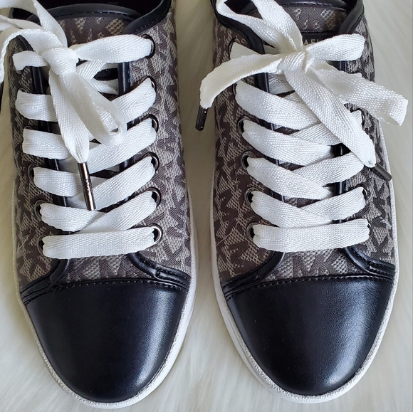 Michael Kors Sneaker Size 7 ♥️ - Picture 2 of 11